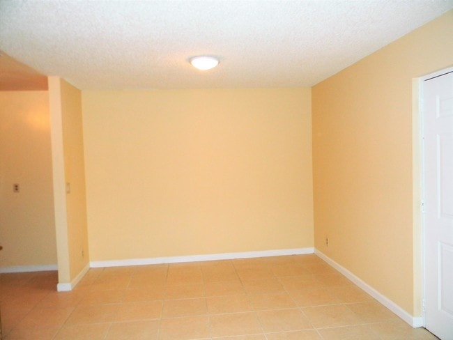 Building Photo - 9960  Pineapple Tree Drive 209