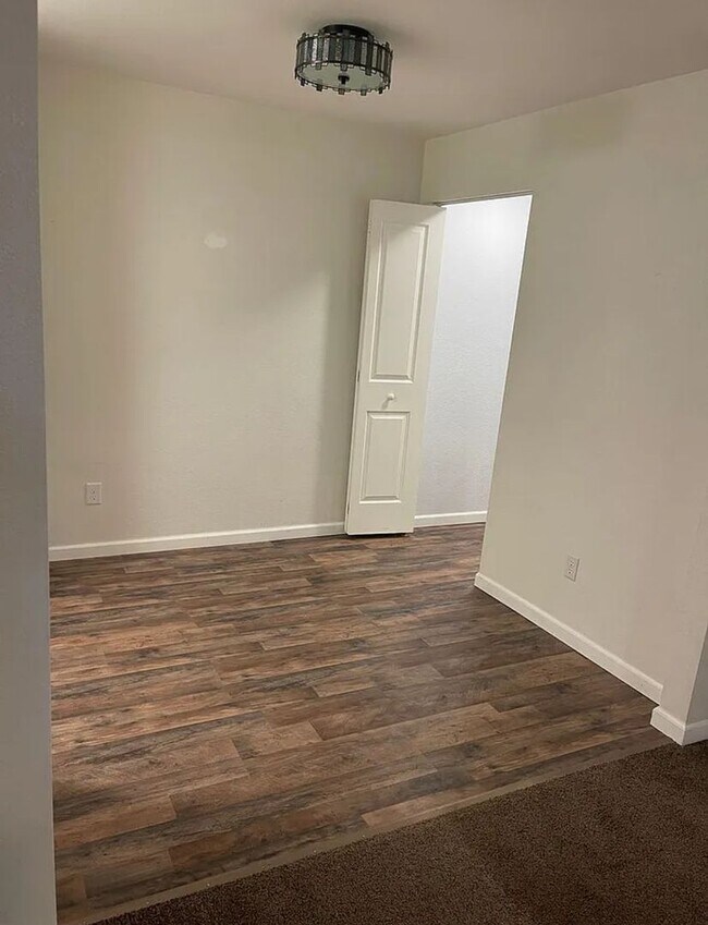 Foto del edificio - Coming Available in February - Great ground floor condo in East Anchorage