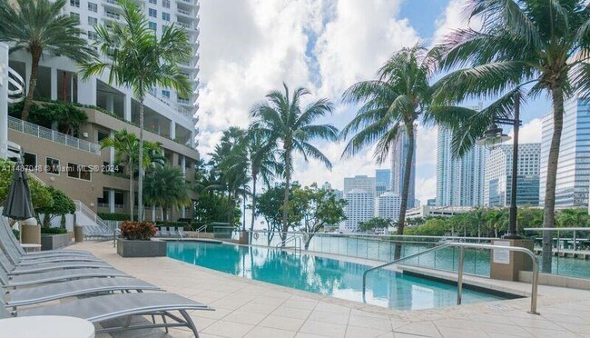 Foto del edificio - 901 Brickell Key Blvd