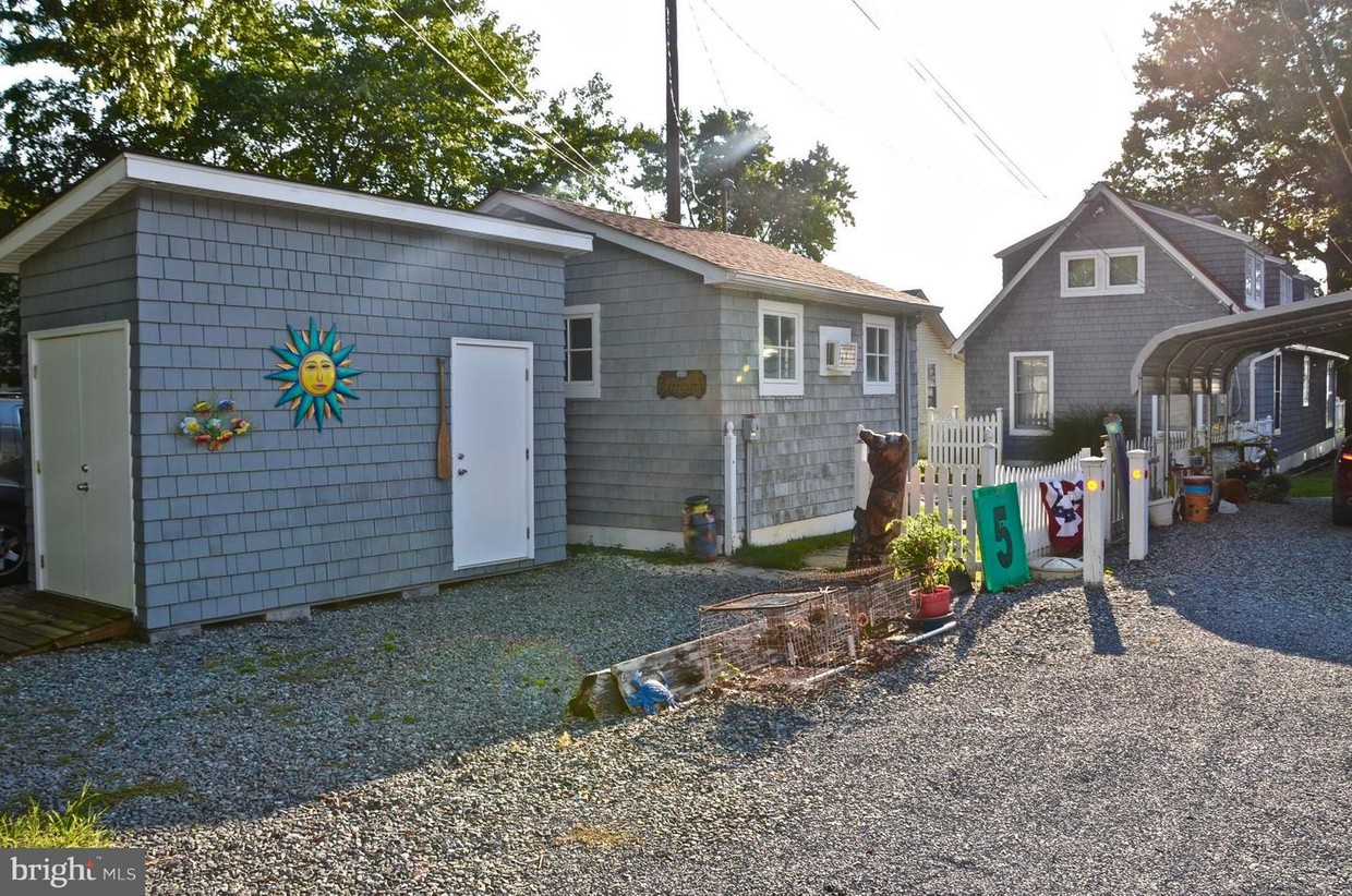 Primary Photo - 1057 Bay Front Ave