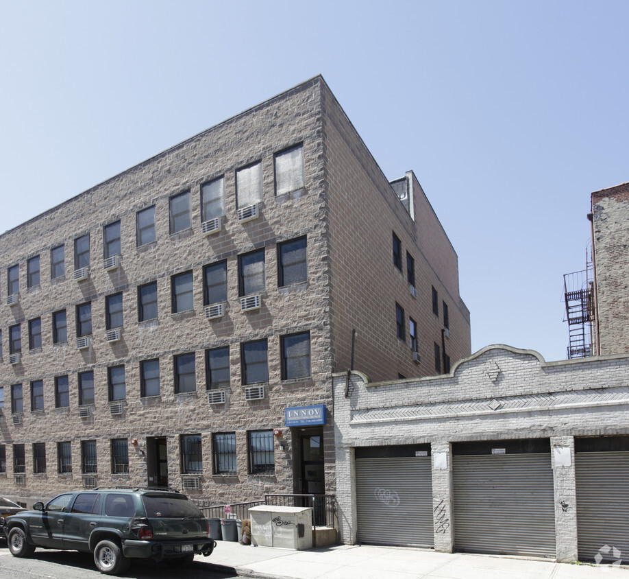 Foto principal - 673 Meeker Ave