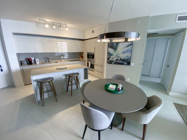 Foto del edificio - 4011 S Ocean Dr