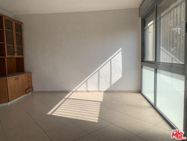 Foto del edificio - 10 Herzl Blvd