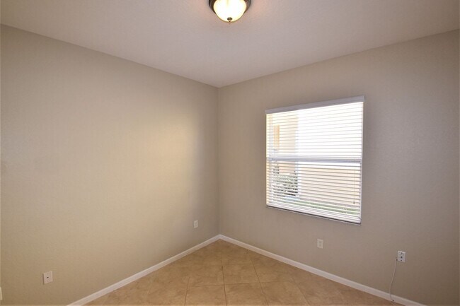 Foto del edificio - 7866 Jewelwood Dr