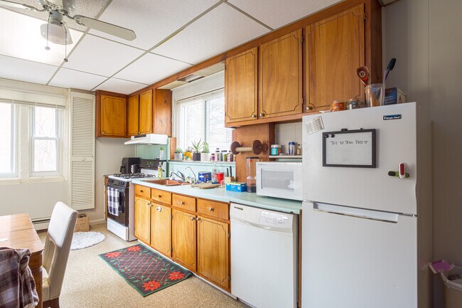 kitchen - 2062 Dunwoodie St