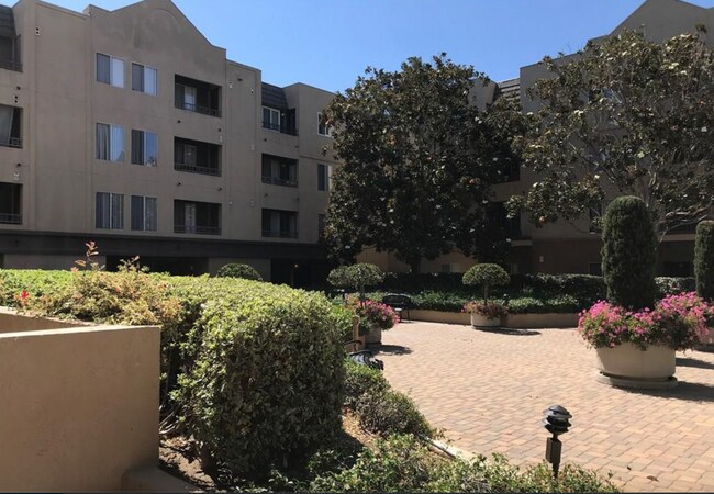 Building Photo - 8889 Caminito Plaza Centro