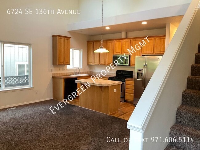 Foto del edificio - 3BD/2BA Spacious East Portland Townhome! B...