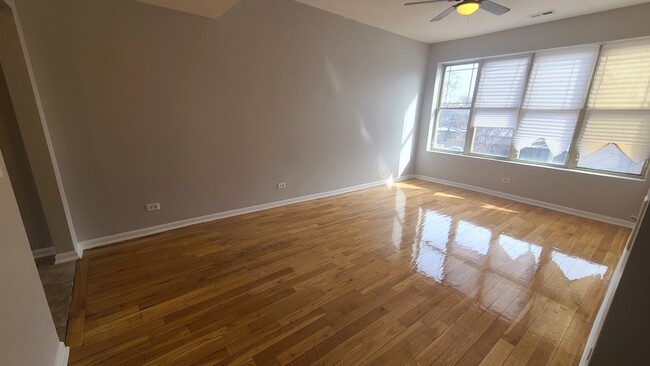 Building Photo - 1407 E 69th Pl