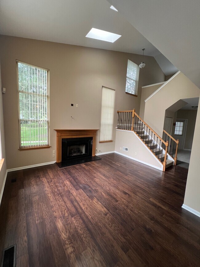 Gas fireplace family with granite hearth, vaulted ceiling and skylights - 1452 Division Ct