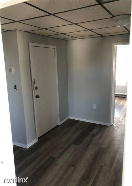 Building Photo - 2 br, 1 bath Apartment - 363 Summer Ave Apt 3