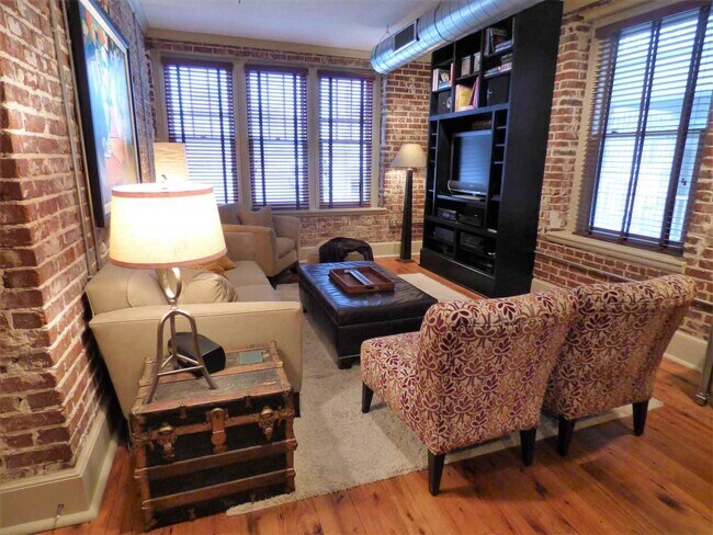 Foto del edificio - 77 Vance Ave