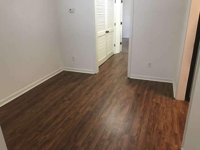 Foto del edificio - 2909 Burch Ave