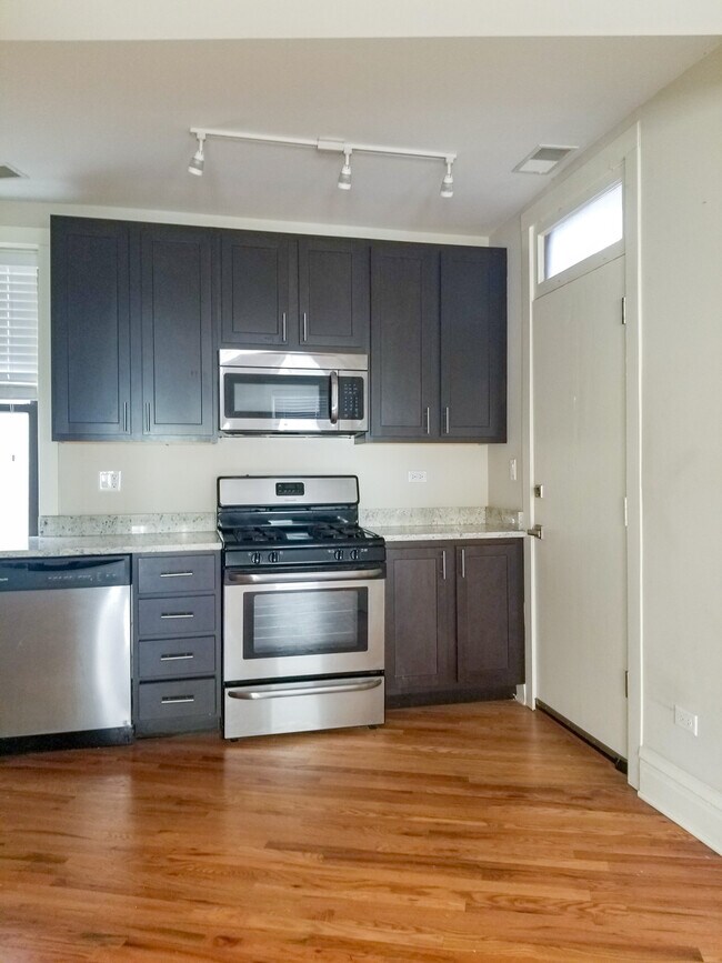 Foto del edificio - 2231 W Wilson Ave