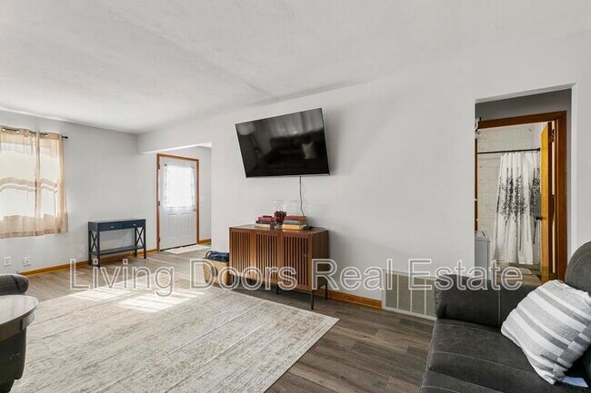 Foto del edificio - 6935 Colby St