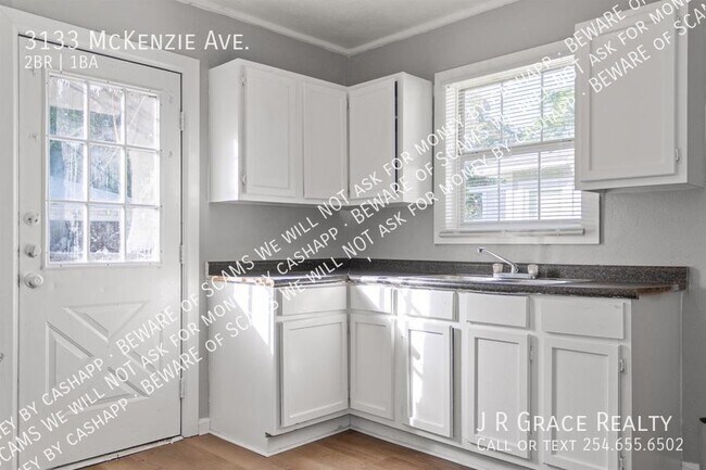 Building Photo - 3133 McKenzie Ave
