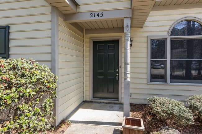 Foto del edificio - 2145 Tanglewood Rd