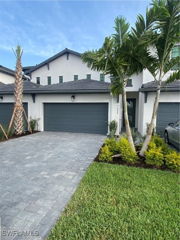 Foto principal - 7646 Rockefeller Dr