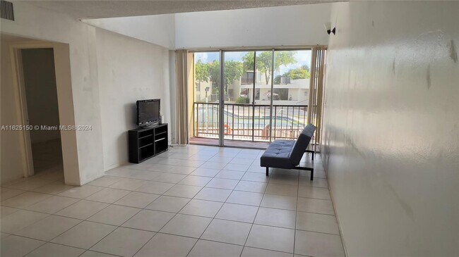 Building Photo - 8830 Fontainebleau Blvd