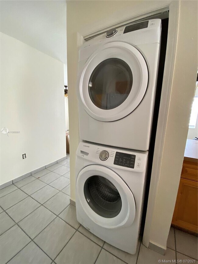 Foto del edificio - 3323 SW 23rd Terrace