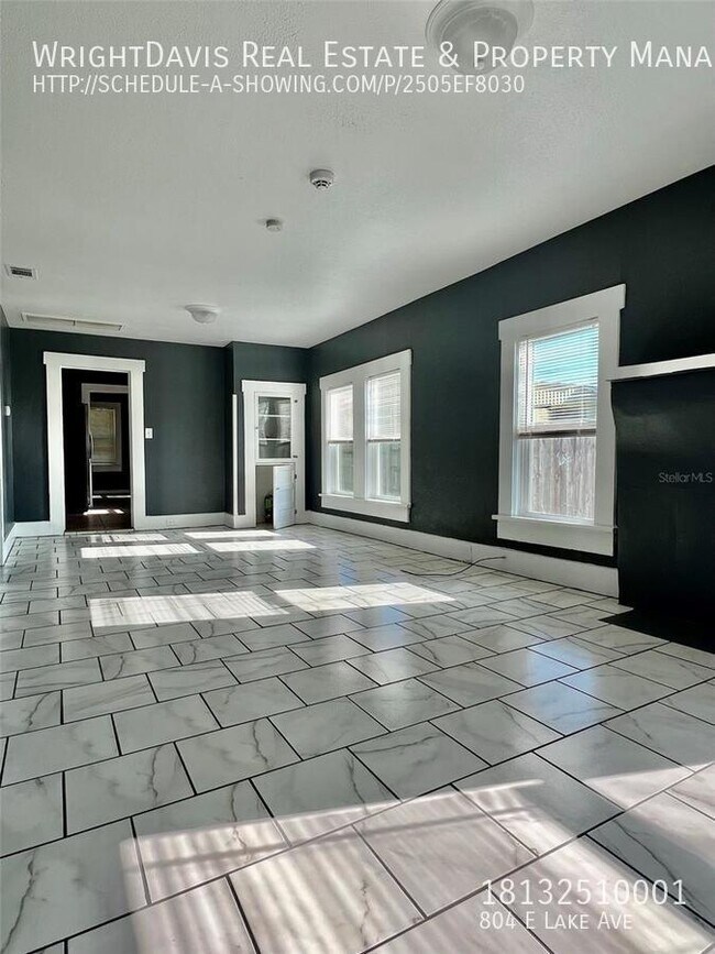 Building Photo - Charming 3/2 in Ybor Heights!