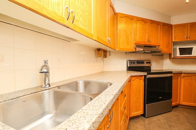 Building Photo - 6008 Red Willow Dr