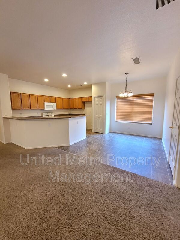 Building Photo - 609 W Rio Vista Ln