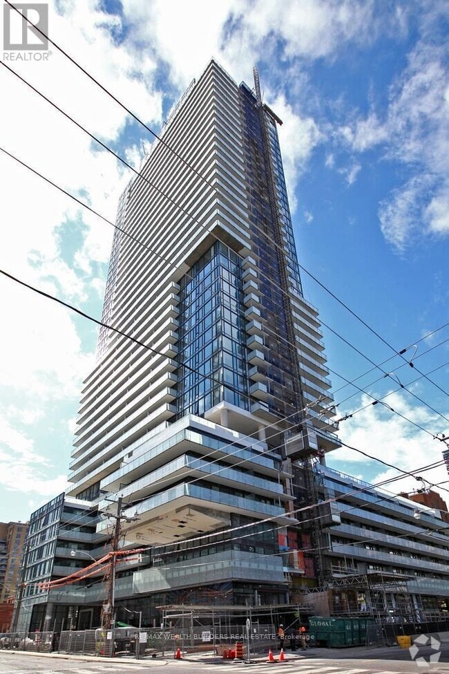 Building Photo - 161-2161 Roehampton Ave