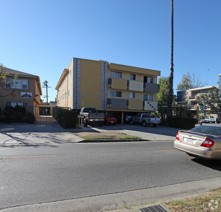Building Photo - 6574 W Fountain Ave