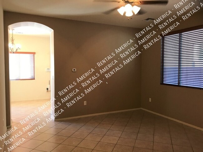 Foto del edificio - 1691 W Gleaming Moon Ln