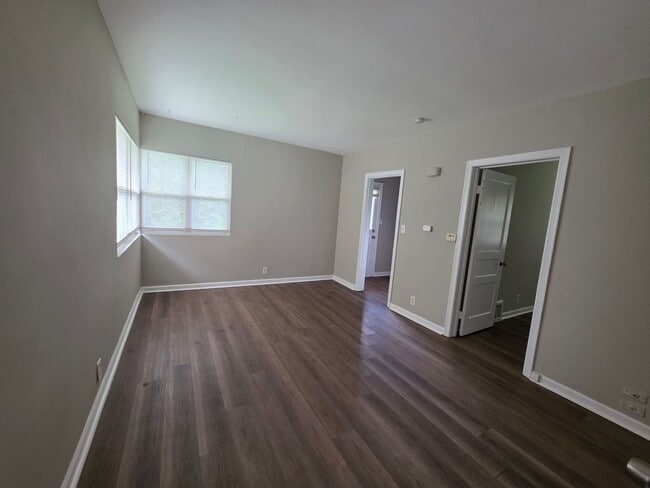 Building Photo - Spacious 1-Bedroom Duplex with Plenty of Kitchen Storage