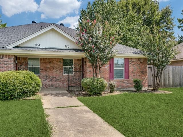 Building Photo - 980 Meadow Cir S