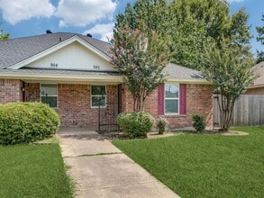 Building Photo - 980 Meadow Cir S