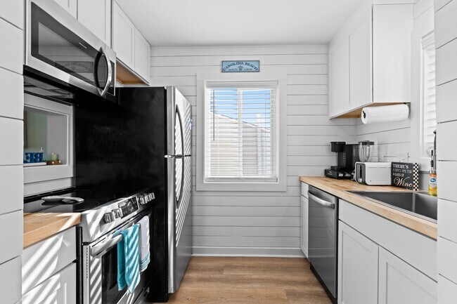 Foto del edificio - Fully Furnished Beach Front Rental