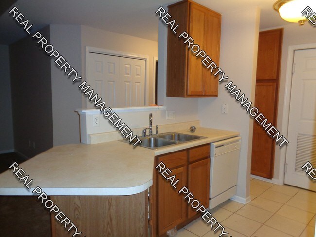 Building Photo - 537 Cambridge Ct