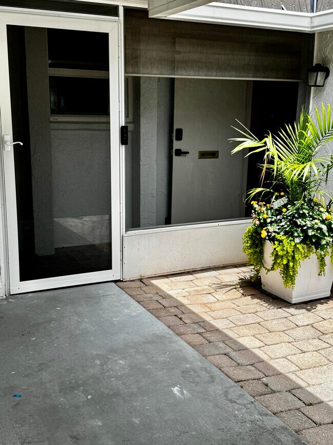 Foto del edificio - 3909 Glen Oaks Dr E