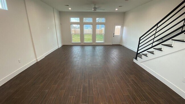 Building Photo - 8509 Comal St