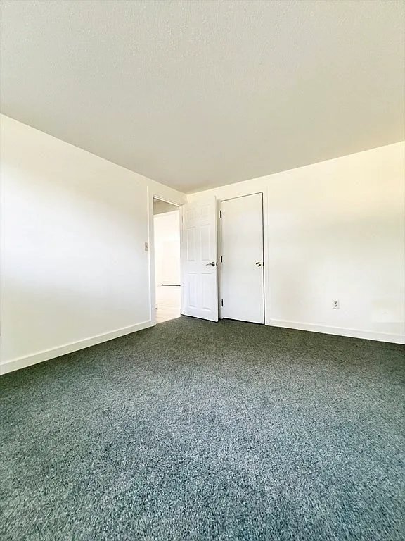 Foto del edificio - 1 Town House Ln