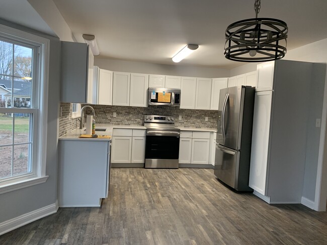 Building Photo - 2448 Stonebridge Ln