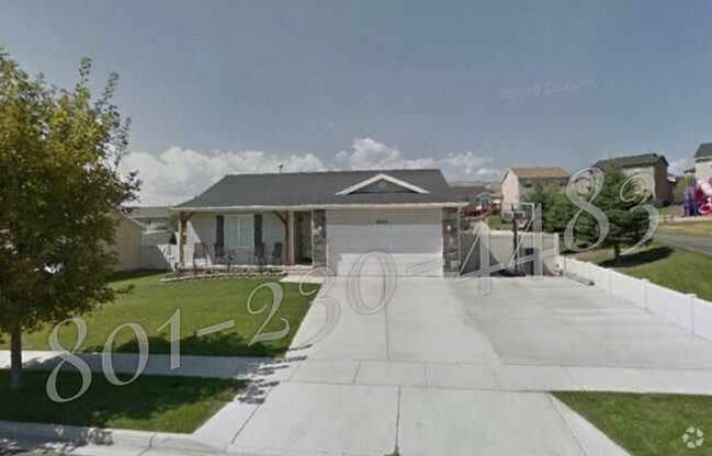 3 to 4 BED 2 BATH 1/2 FIN BASEMENT W/  UPGRADES - 2063 Boysenberry Dr