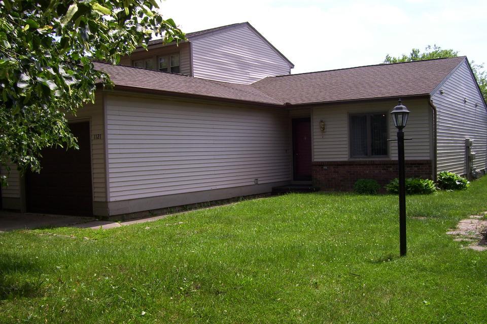 1121 Lancaster Dr Unit 2, Champaign, IL 61821 Condo for Rent in