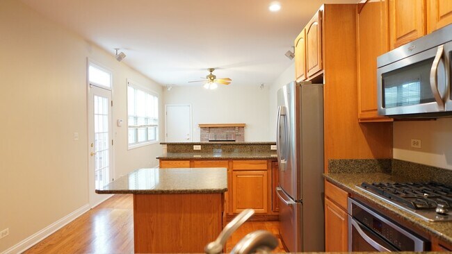 Foto del edificio - 2664 Goldenrod Ln