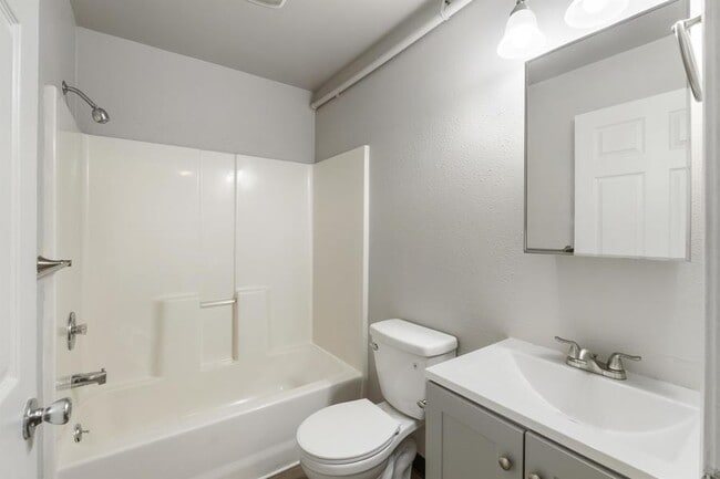 Building Photo - 403 1/2 Garfield St S-19