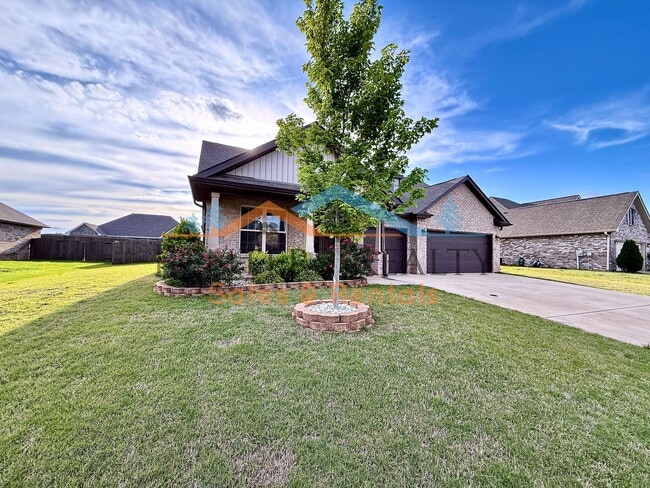 Building Photo - ? Beautiful Executive Home with 3-Car Garage + Incredible Outdoor Living ?