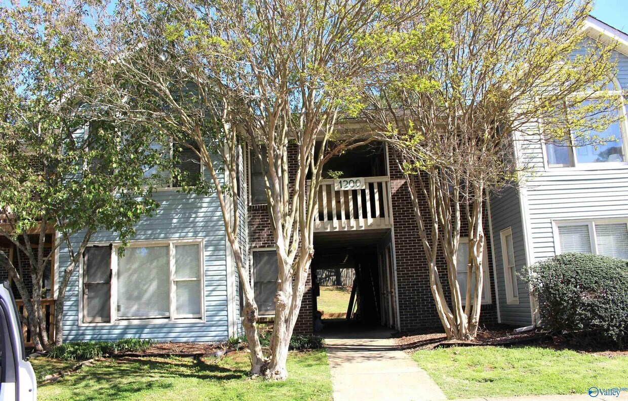 Primary Photo - 1204 Liberty Dr