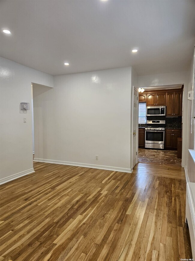 Foto del edificio - 24-59-59 43rd St