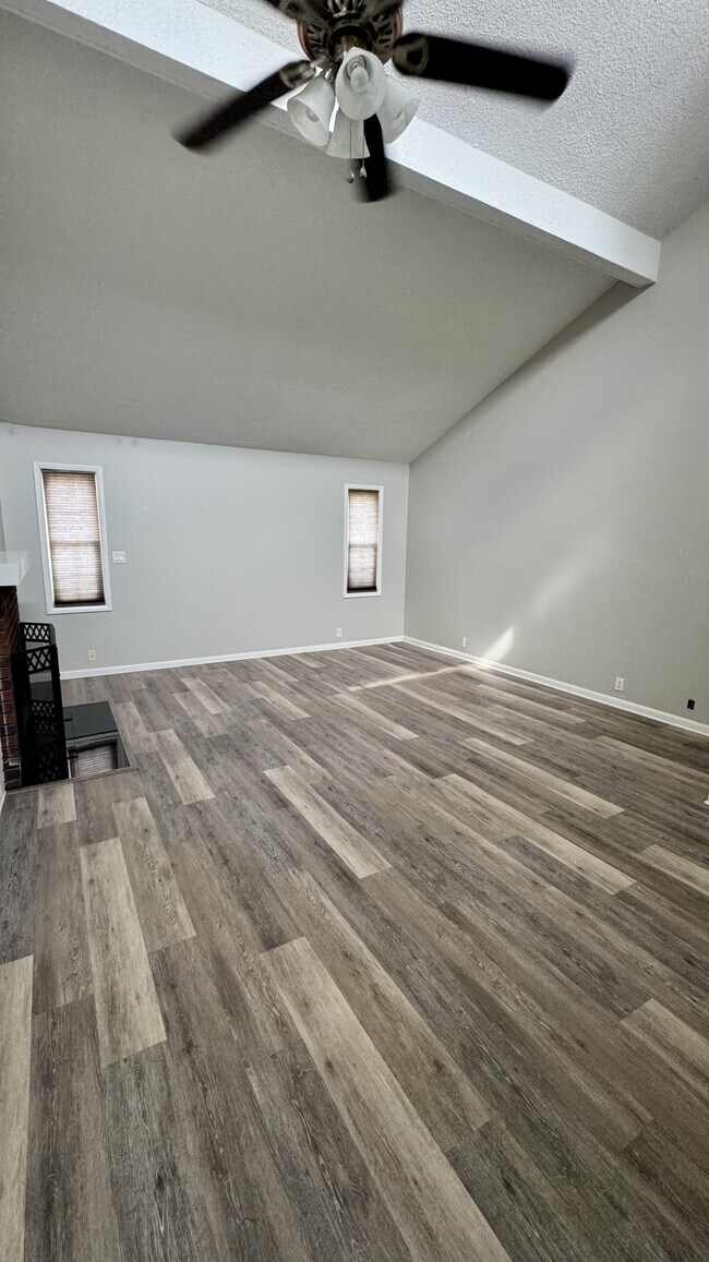 Foto del edificio - 206 E Doris Ave