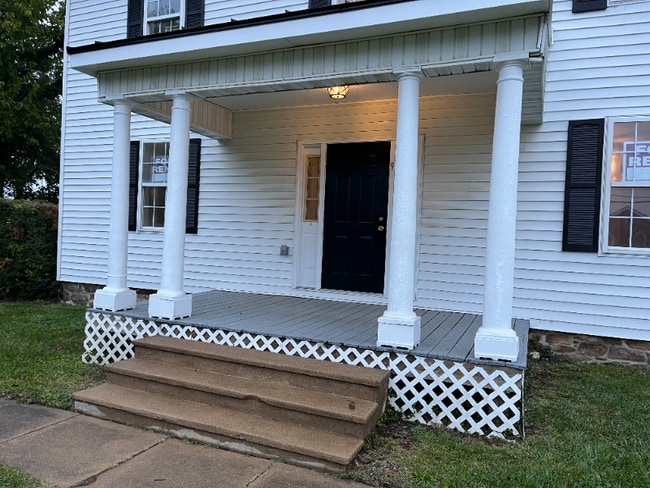 Building Photo - 9 E Broad Way