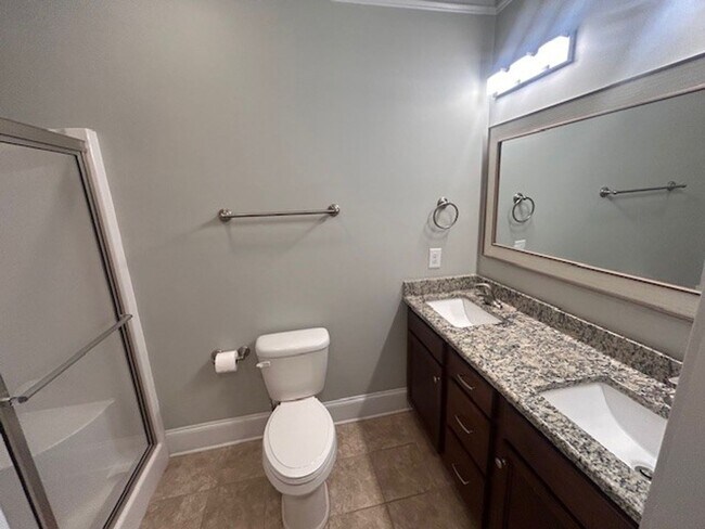 Foto del edificio - Luxury End Unit Townhome | Primary on Main | Private Patio | Move In Ready!!