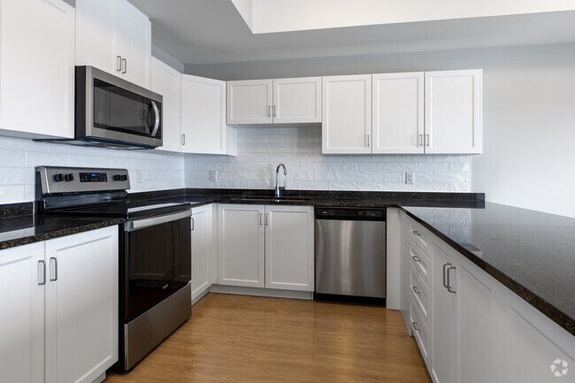 1 chambre, 1 salle de bain - 772 pi² - Cuisine - Joseph's Place