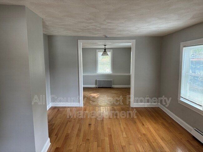 Building Photo - 42 Elijah St